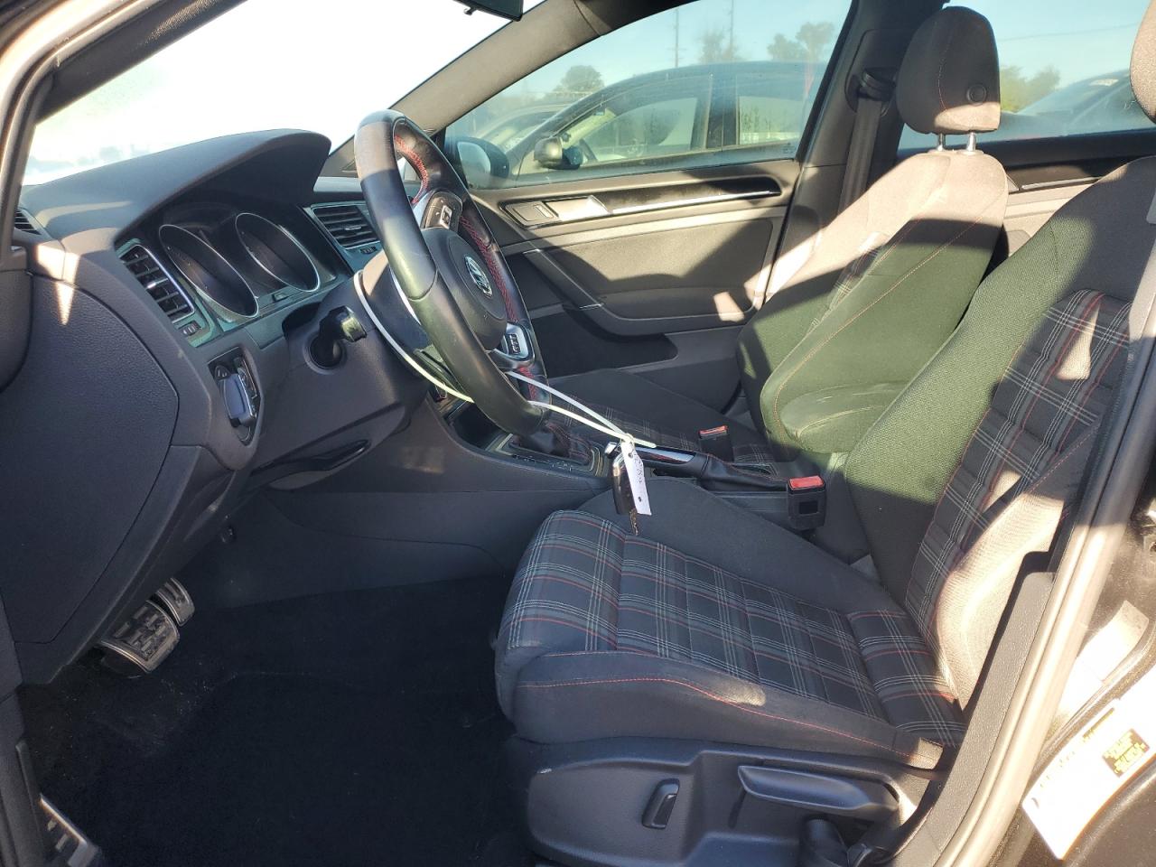 VOLKSWAGEN GOLF GTI S