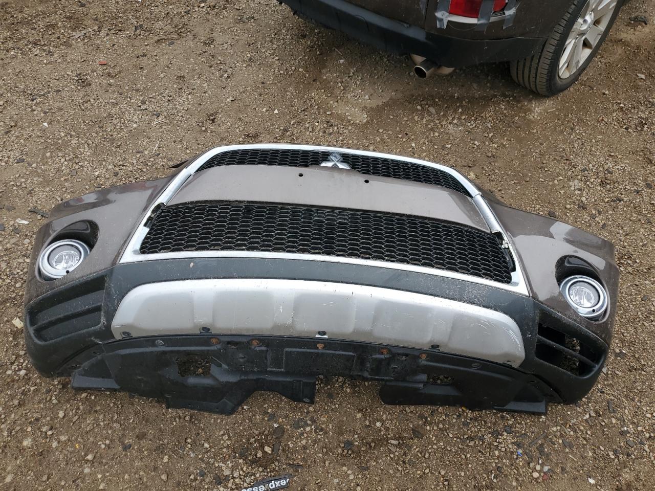 MITSUBISHI OUTLANDER SE