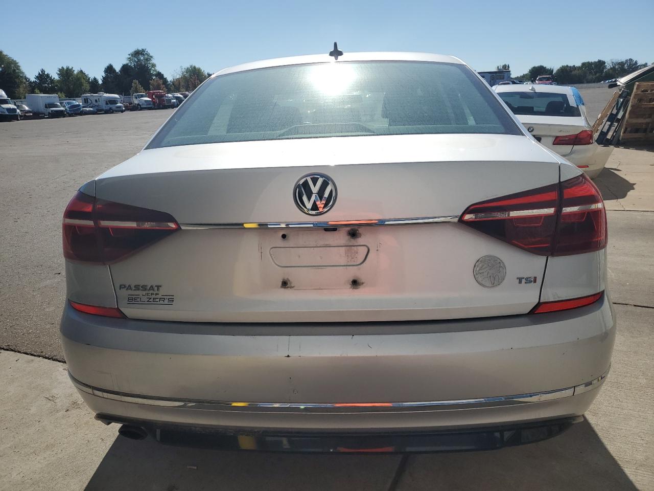 VOLKSWAGEN PASSAT R-LINE