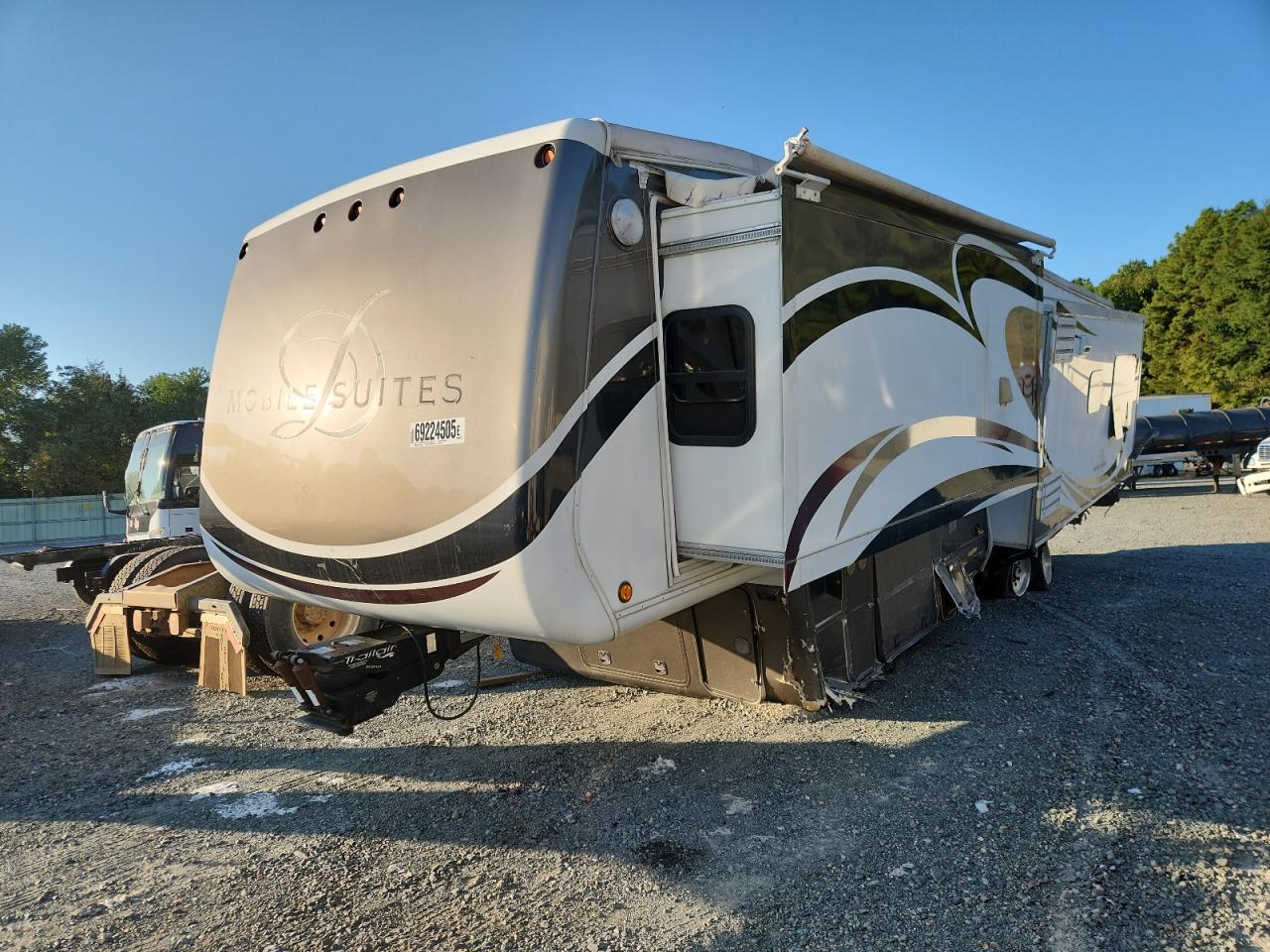 Lot #3280492140 2012 DRV MOBIL SUIT