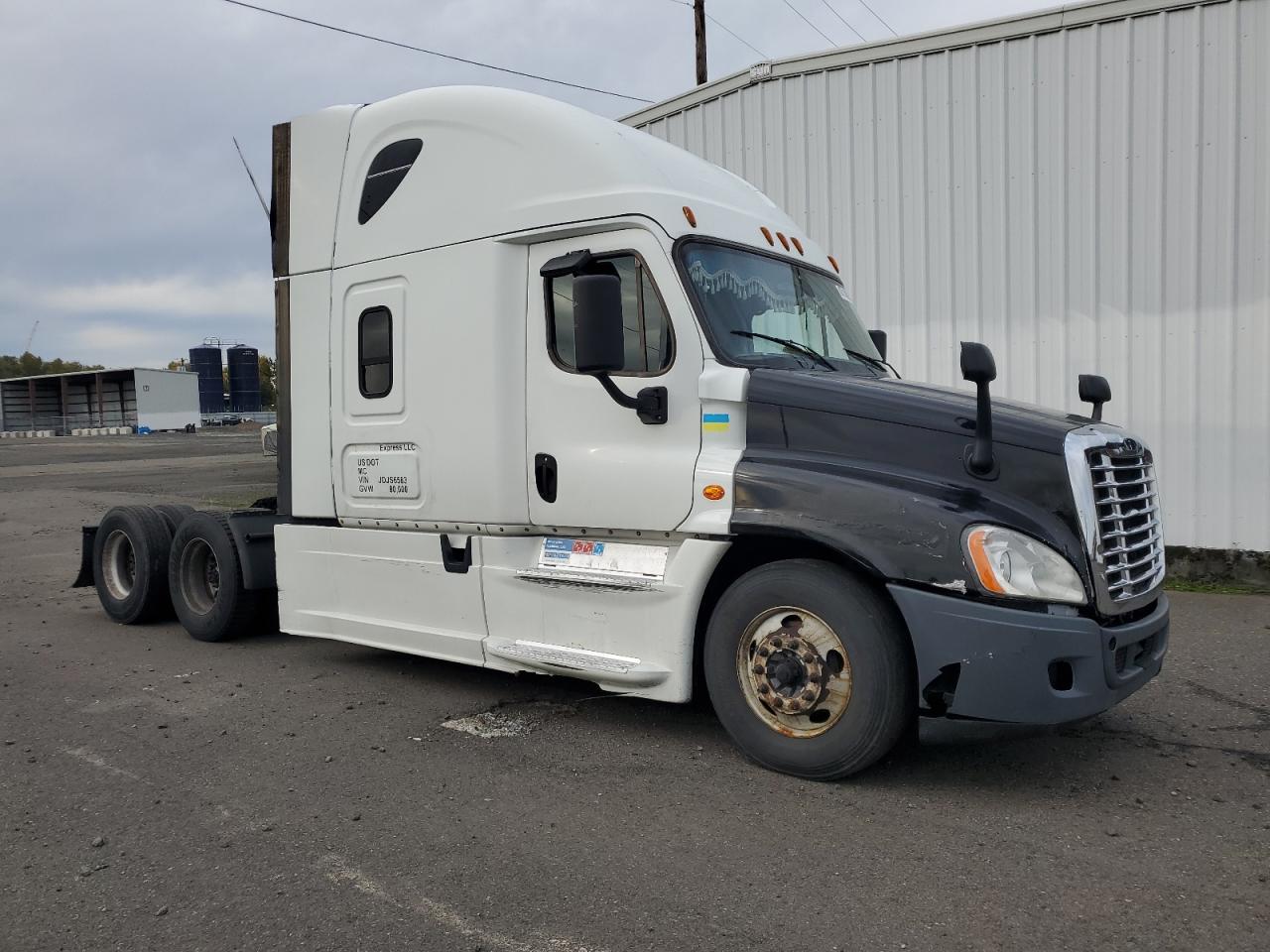 Lot #3285846565 2018 FREIGHTLINER CASCADIA 1
