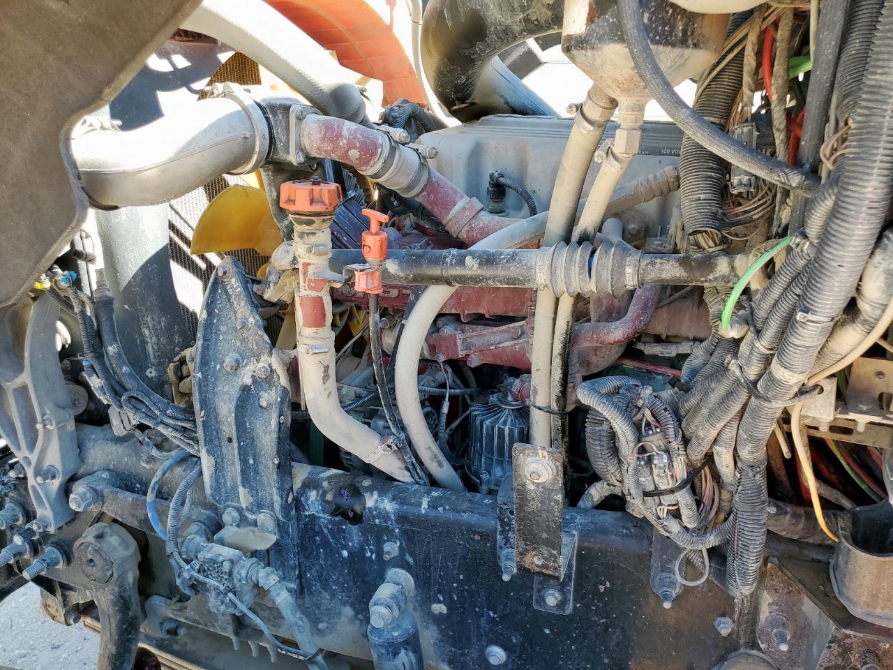 Lot #3316755430 2012 MACK 700 GU700