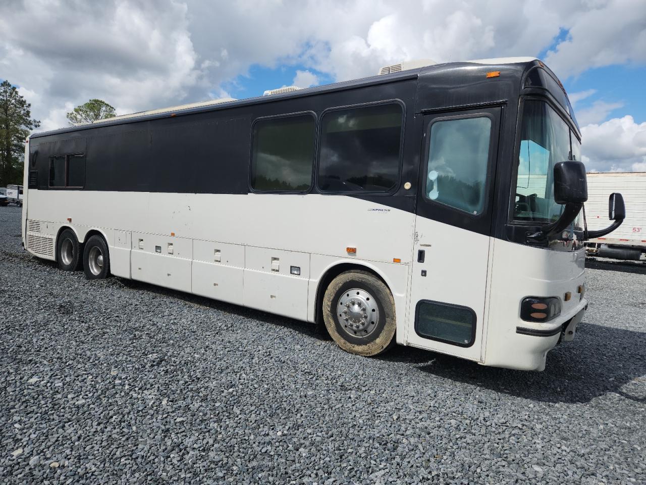 Lot #3275683783 2004 BLUE BLUEBIRD