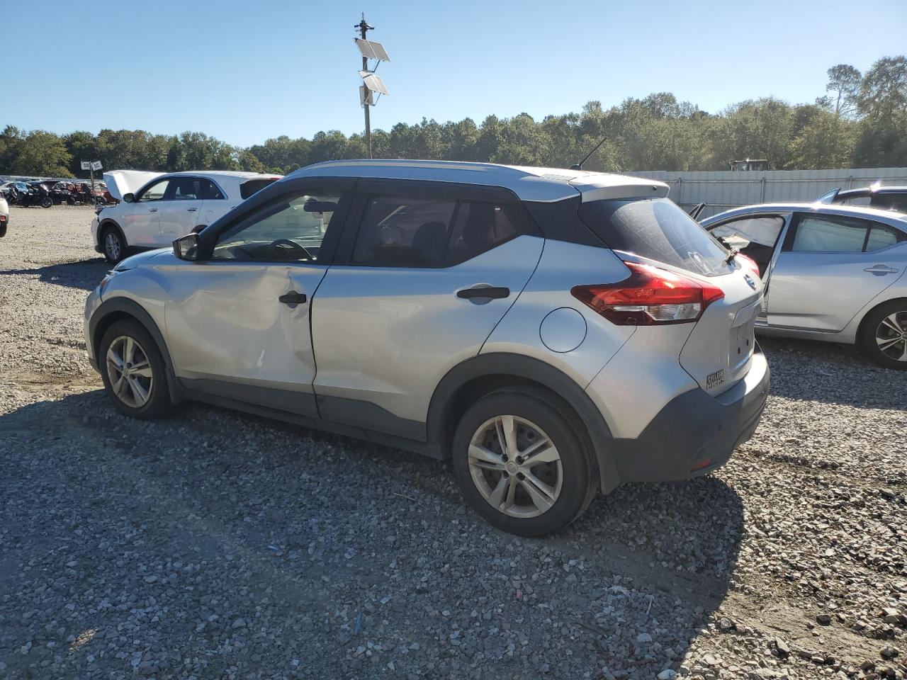 NISSAN KICKS S
