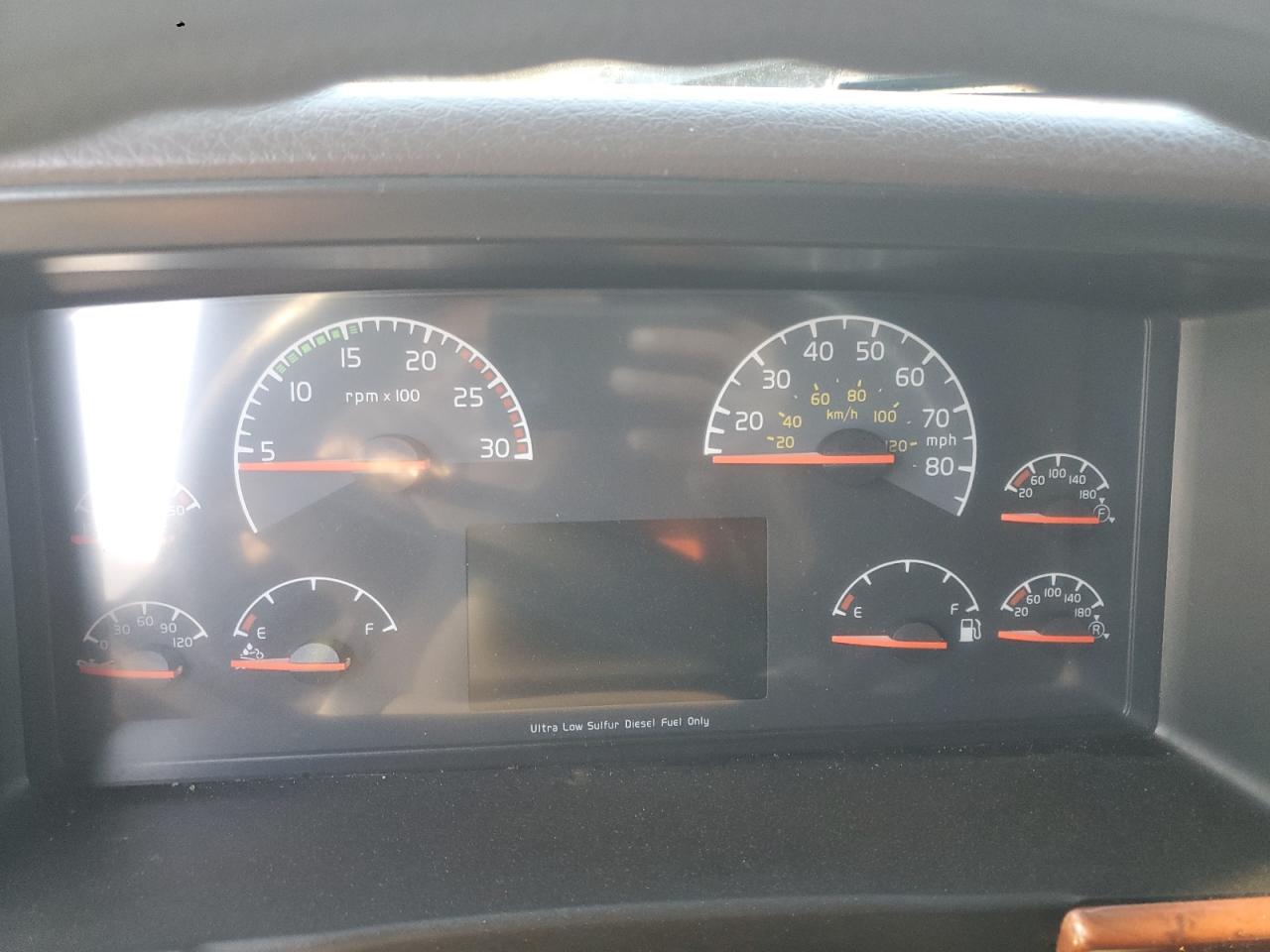 Lot #3264427449 2013 VOLVO VN VNL