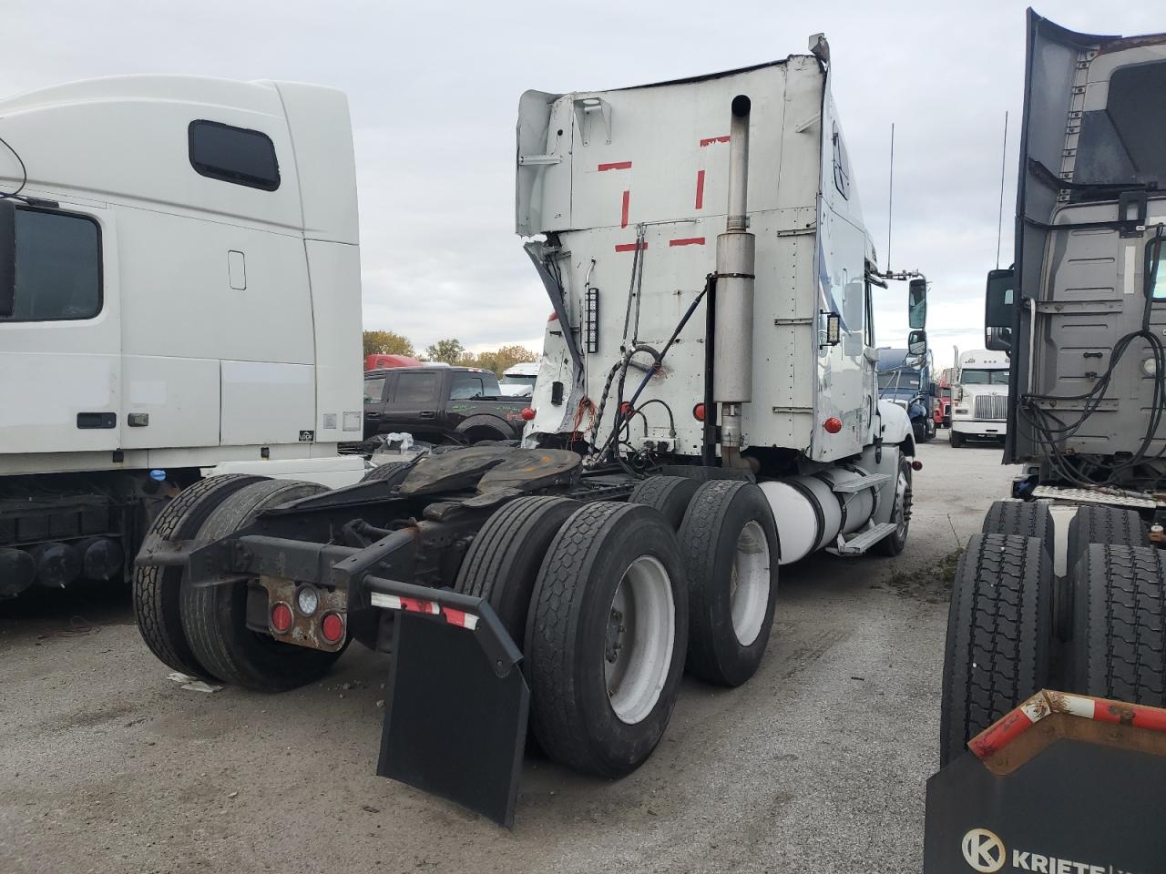 Lot #3276492133 2005 FREIGHTLINER CONVENTION