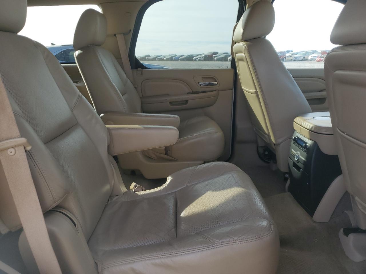 CADILLAC ESCALADE LUXURY