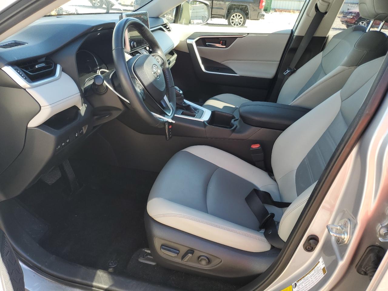 TOYOTA RAV4 XLE PREMIUM