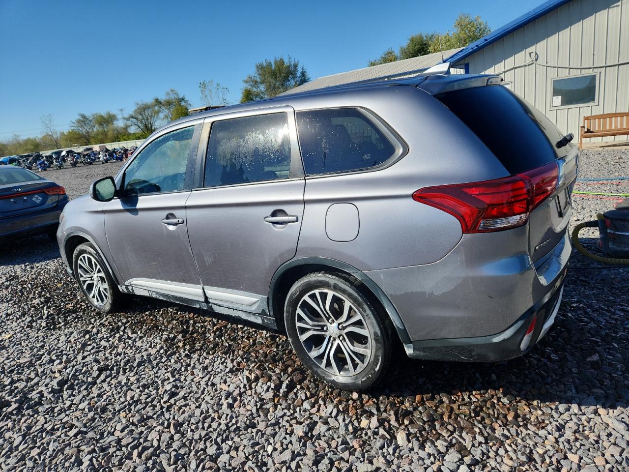 MITSUBISHI OUTLANDER SE