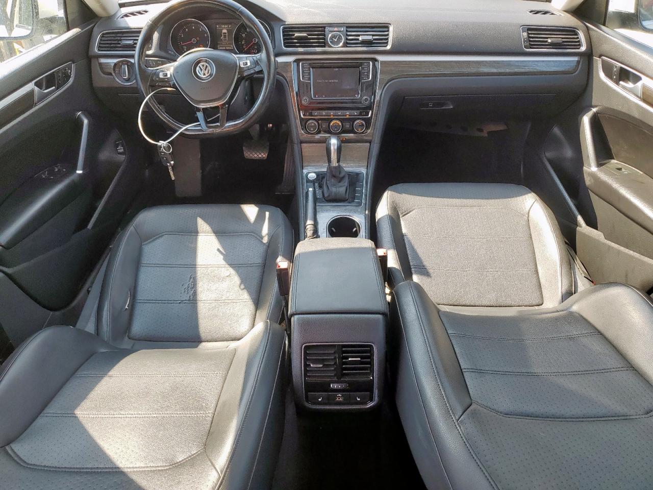 VOLKSWAGEN PASSAT SE