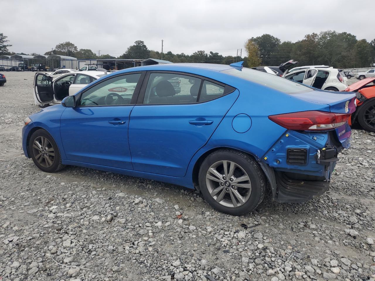 HYUNDAI ELANTRA SE