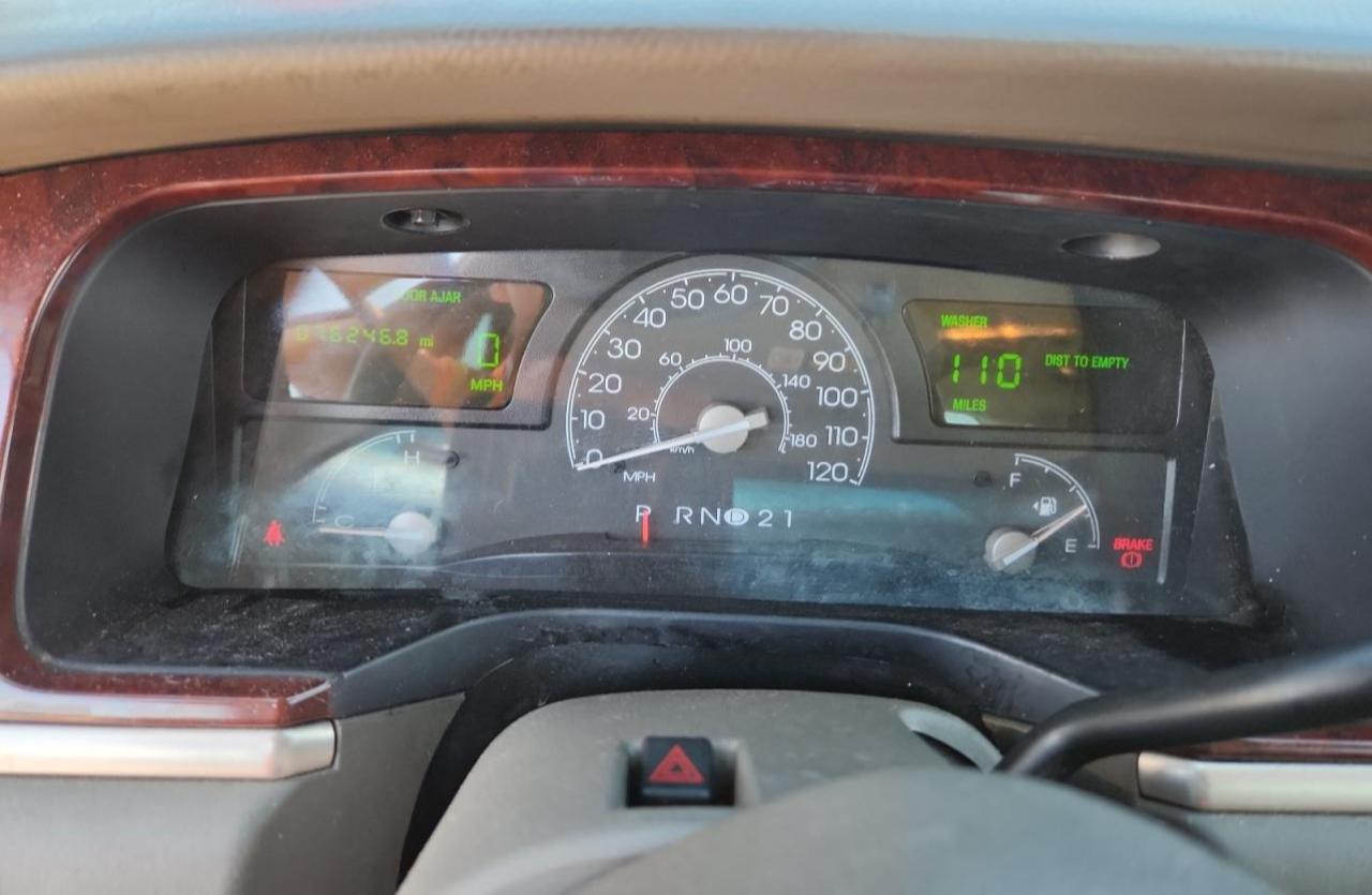 Lot #3280430144 2004 LINCOLN TOWN CAR E