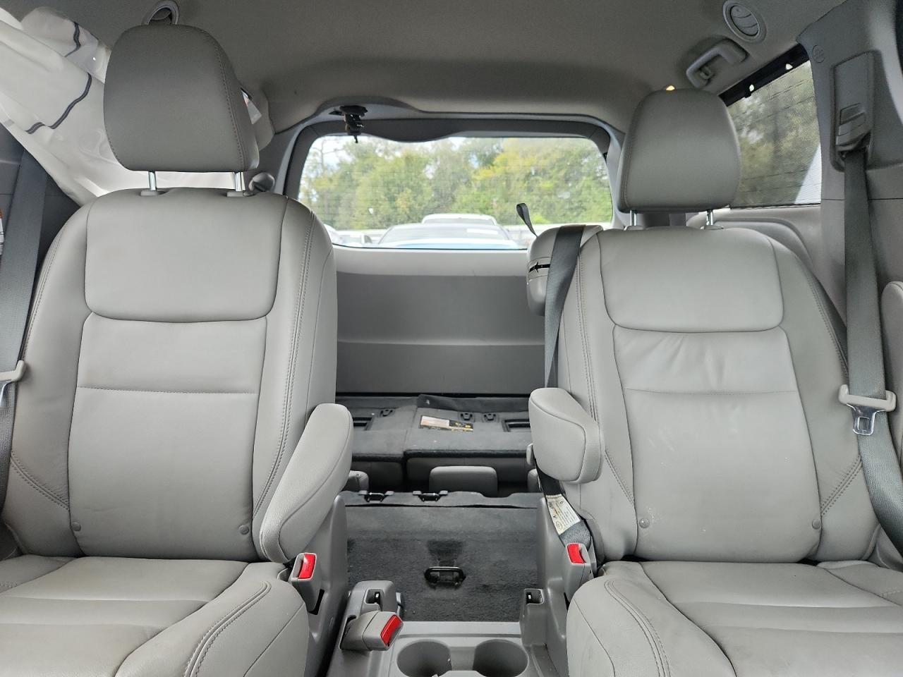 TOYOTA SIENNA XLE