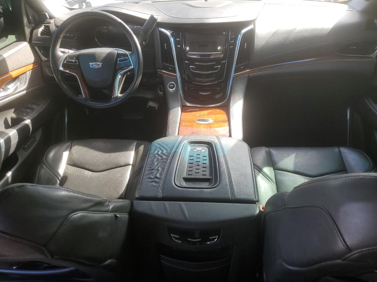 CADILLAC ESCALADE LUXURY