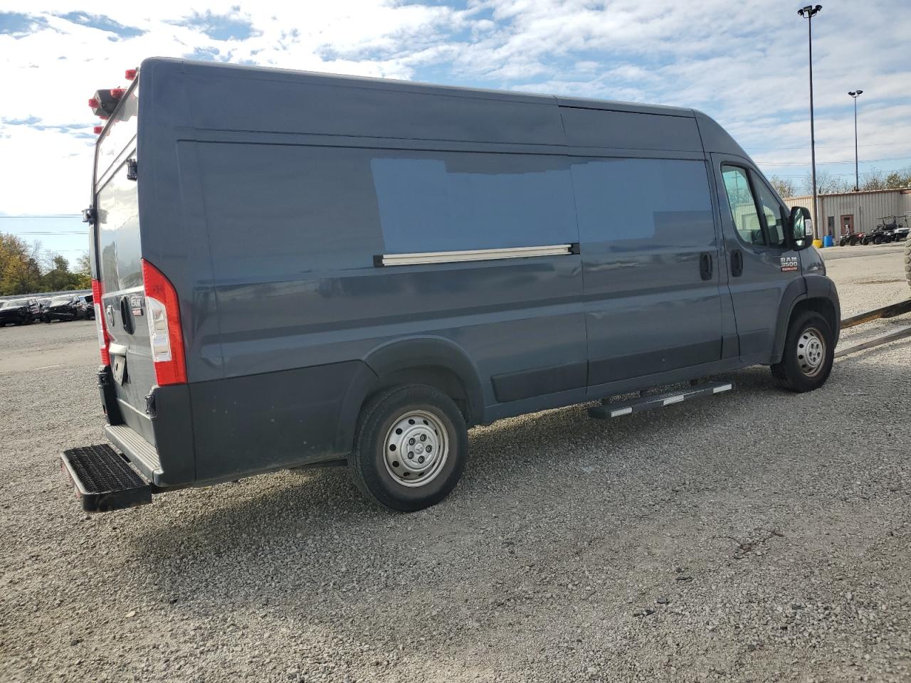 Lot #3310445301 2021 FORD F59