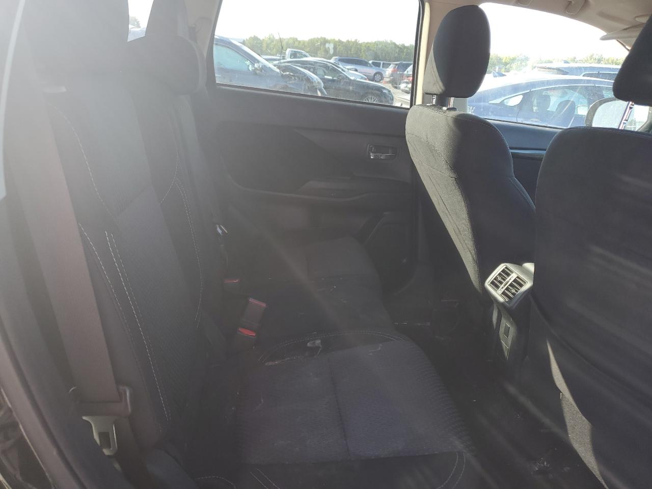 MITSUBISHI OUTLANDER SE