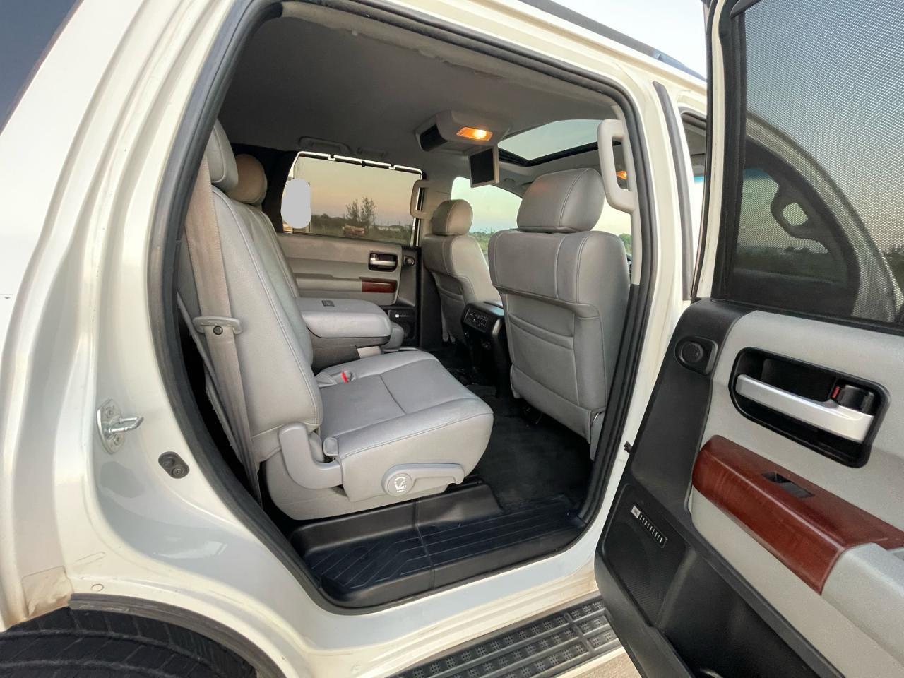 TOYOTA SEQUOIA PLATINUM