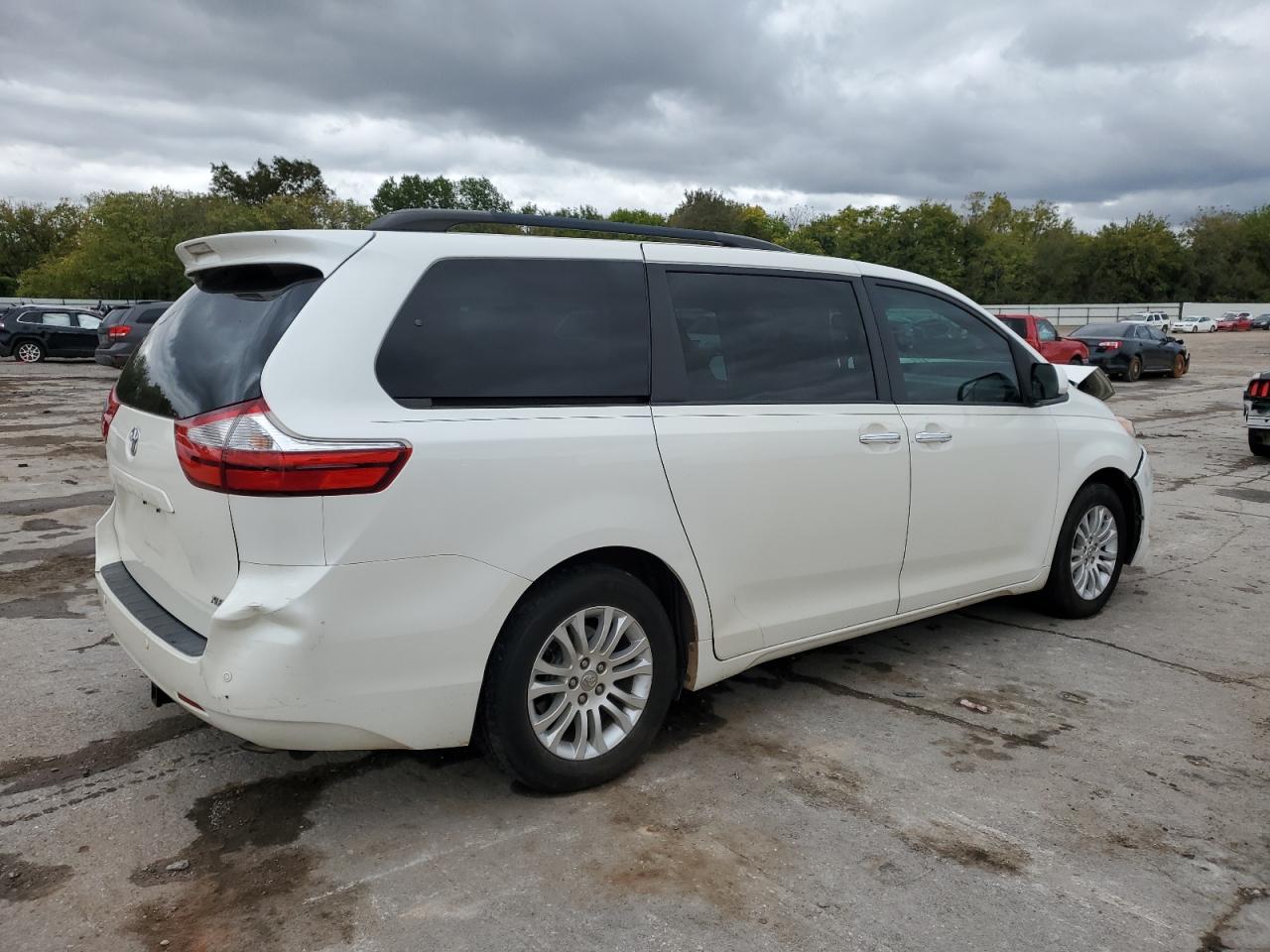 TOYOTA SIENNA XLE