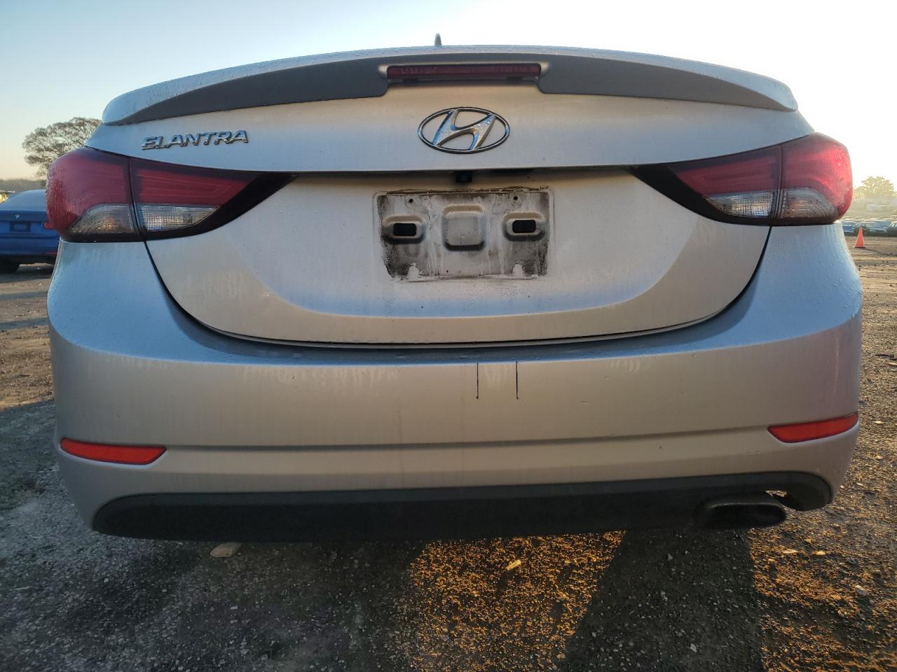 HYUNDAI ELANTRA SE
