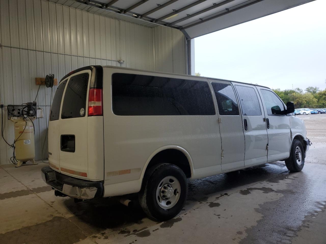 CHEVROLET EXPRESS LT