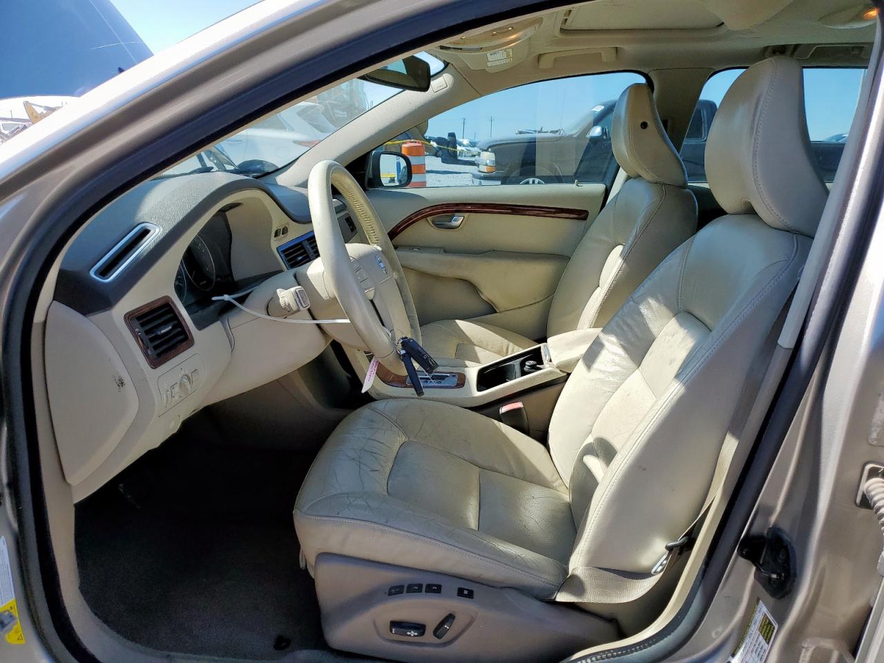 Lot #3290424847 2008 VOLVO V70 3.2