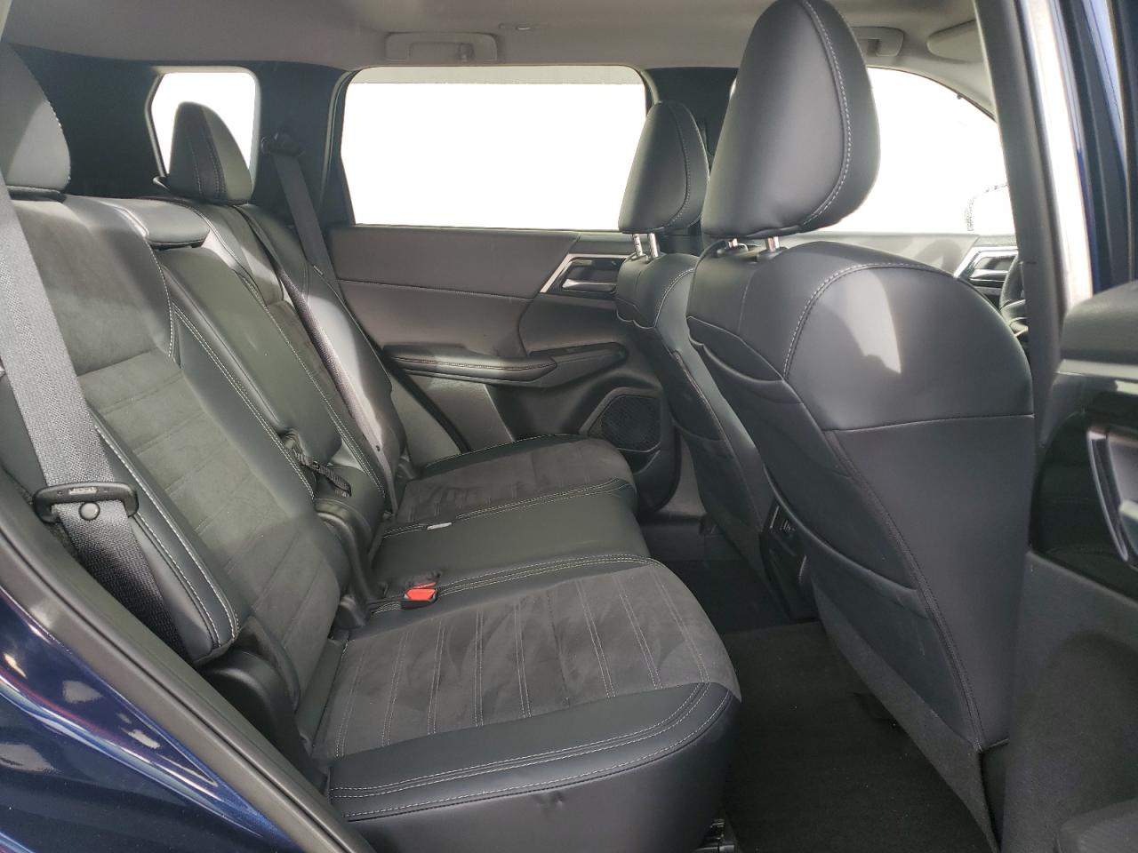 MITSUBISHI OUTLANDER SE