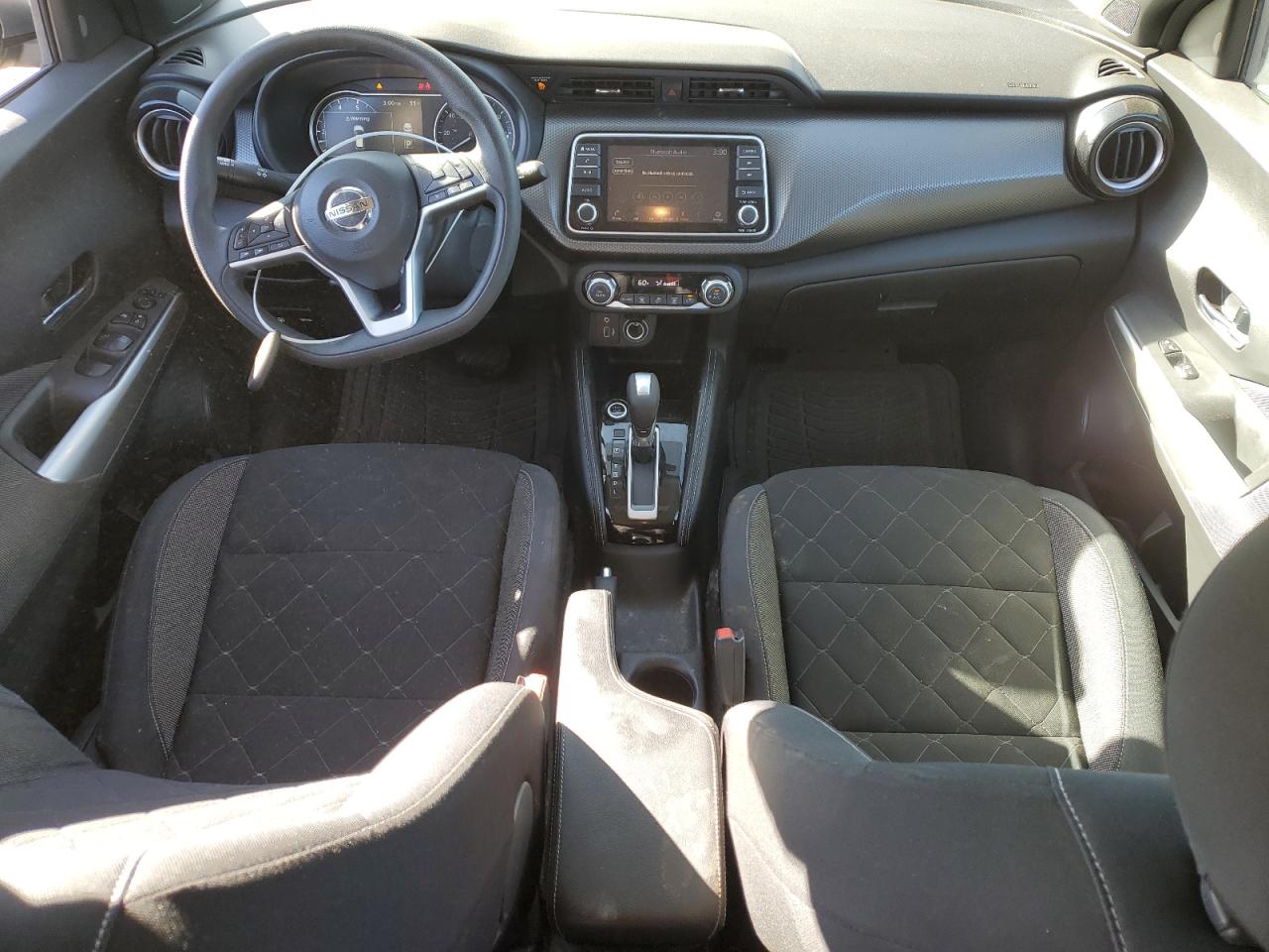 NISSAN KICKS SV