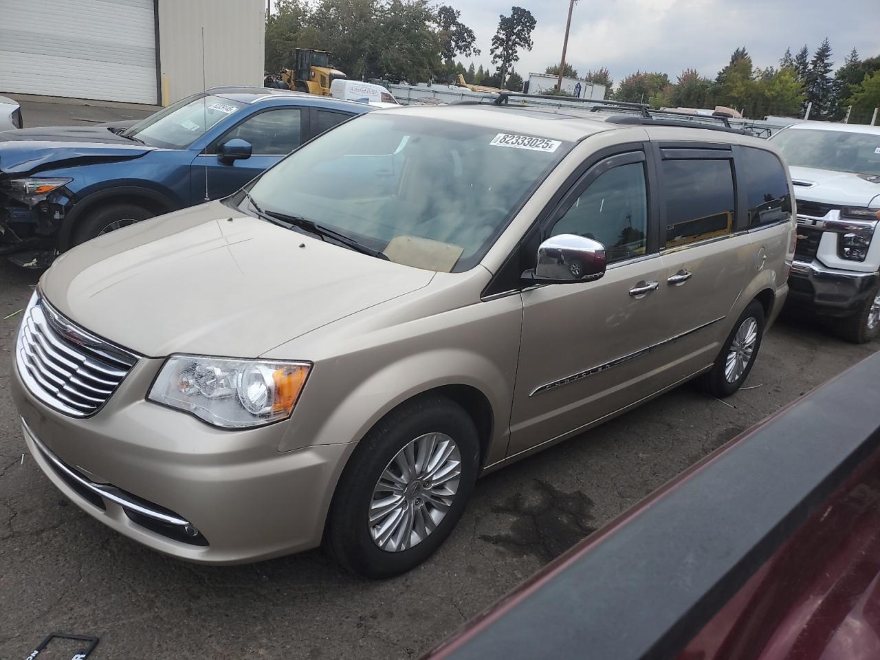 CHRYSLER TOWN & COUNTRY TOURING L