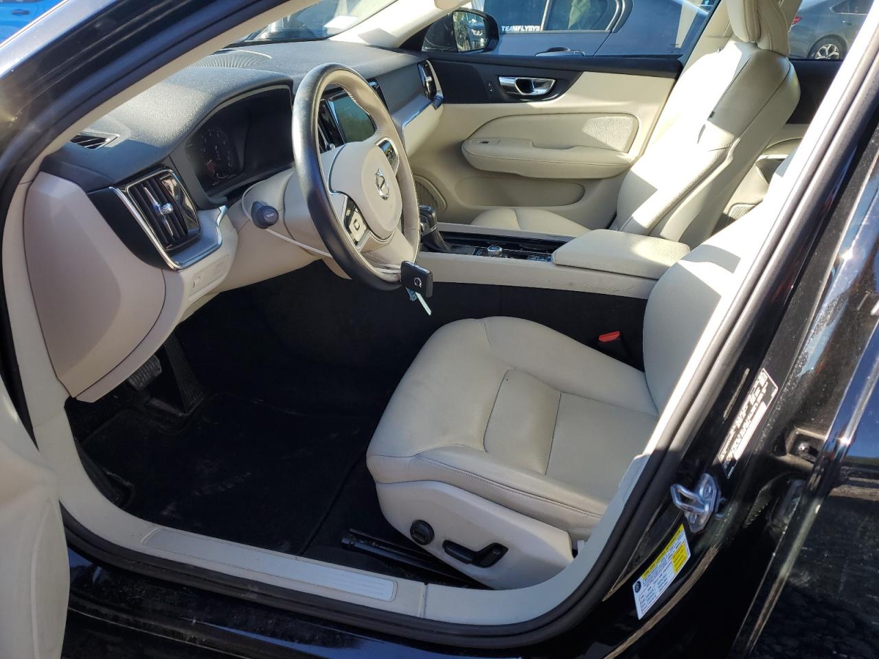 VOLVO S60 T6 MOMENTUM