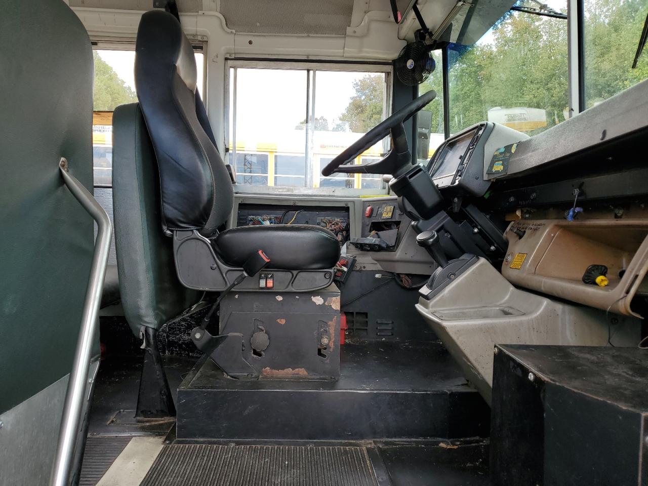 Lot #3268912260 2006 FREIGHTLINER CHASSIS FS65