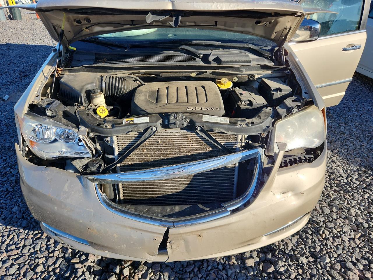 CHRYSLER TOWN & COUNTRY TOURING L