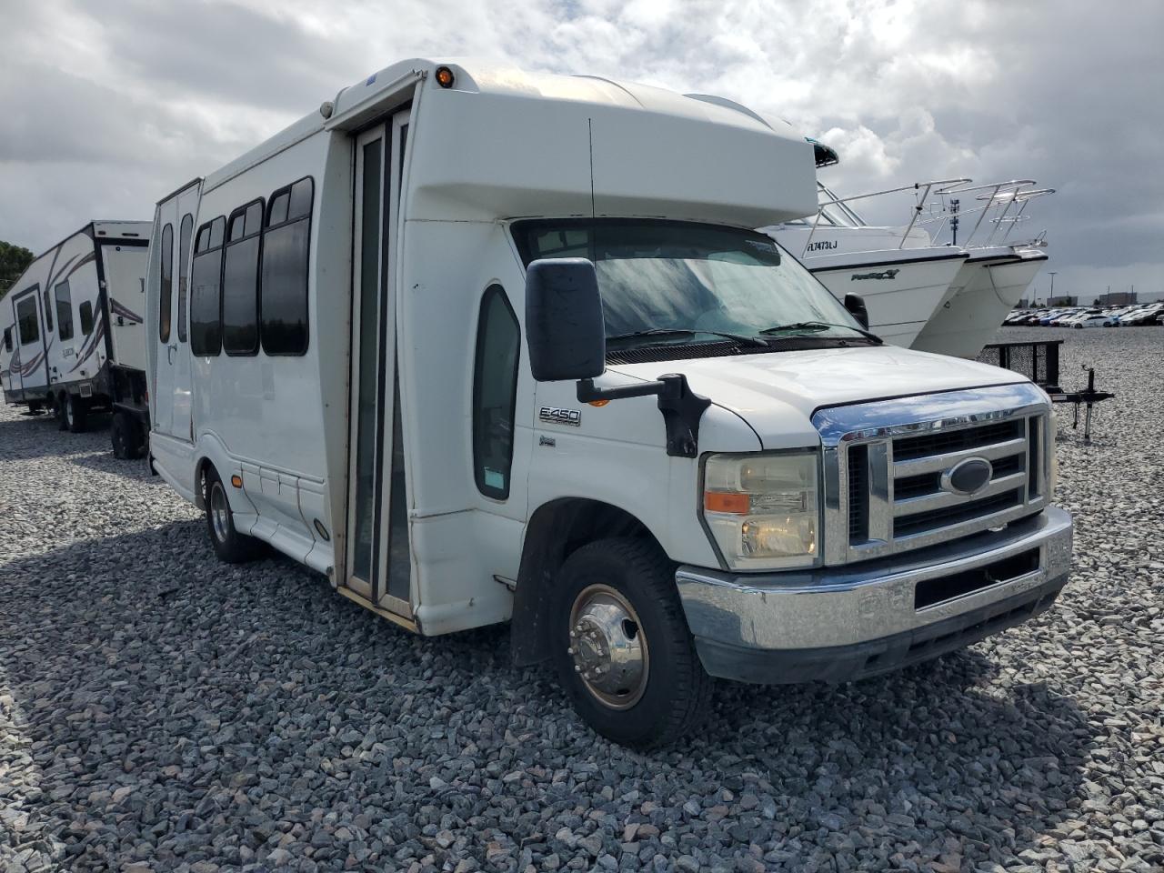 FORD ECONOLINE E450 SUPER DUTY CUTAWAY VAN
