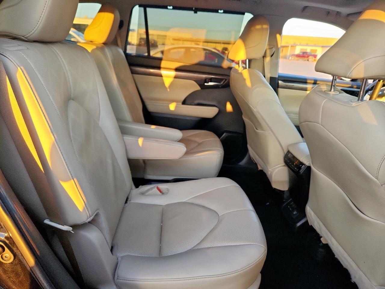 TOYOTA HIGHLANDER HYBRID LIMITED