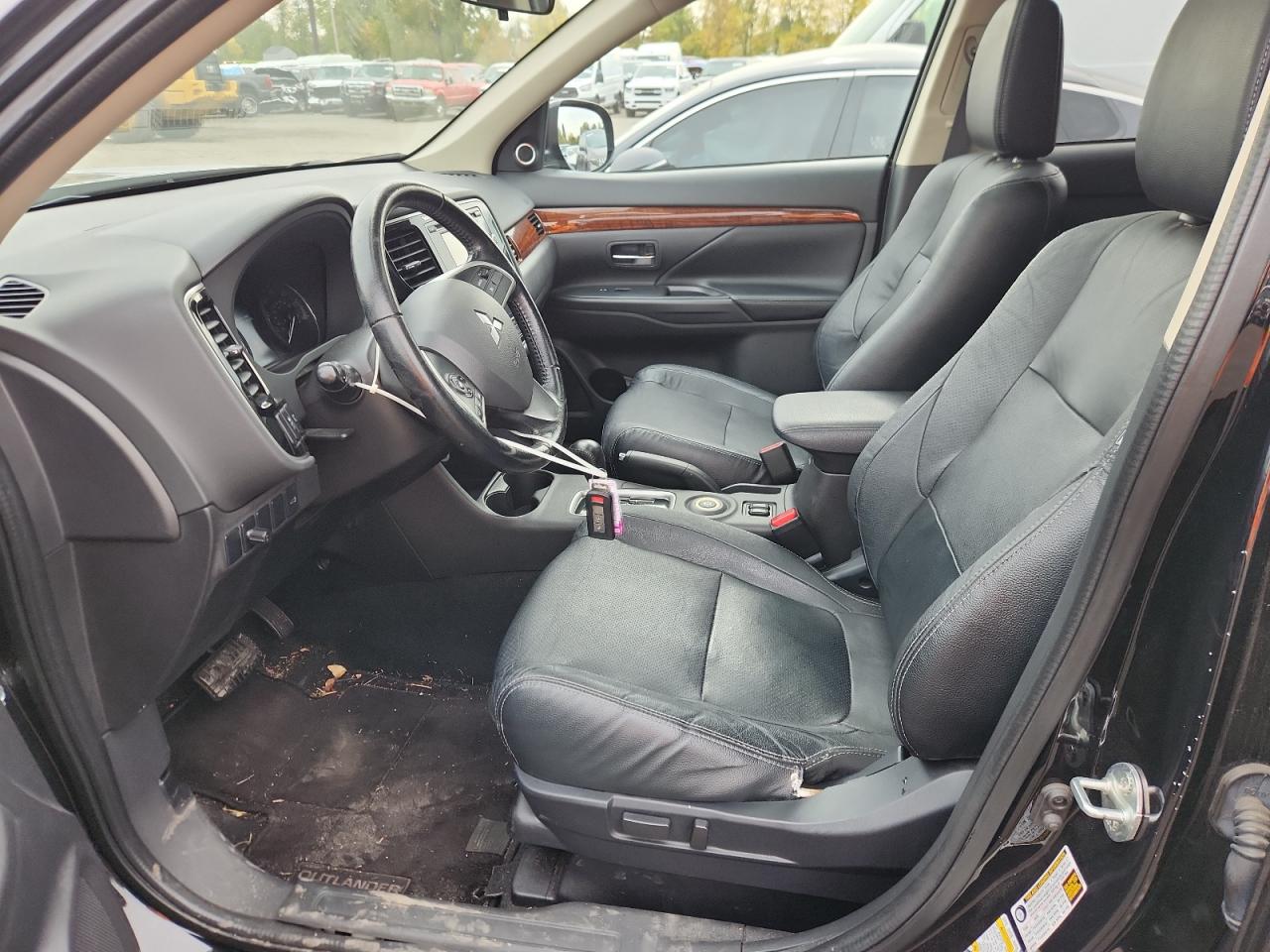 MITSUBISHI OUTLANDER SE