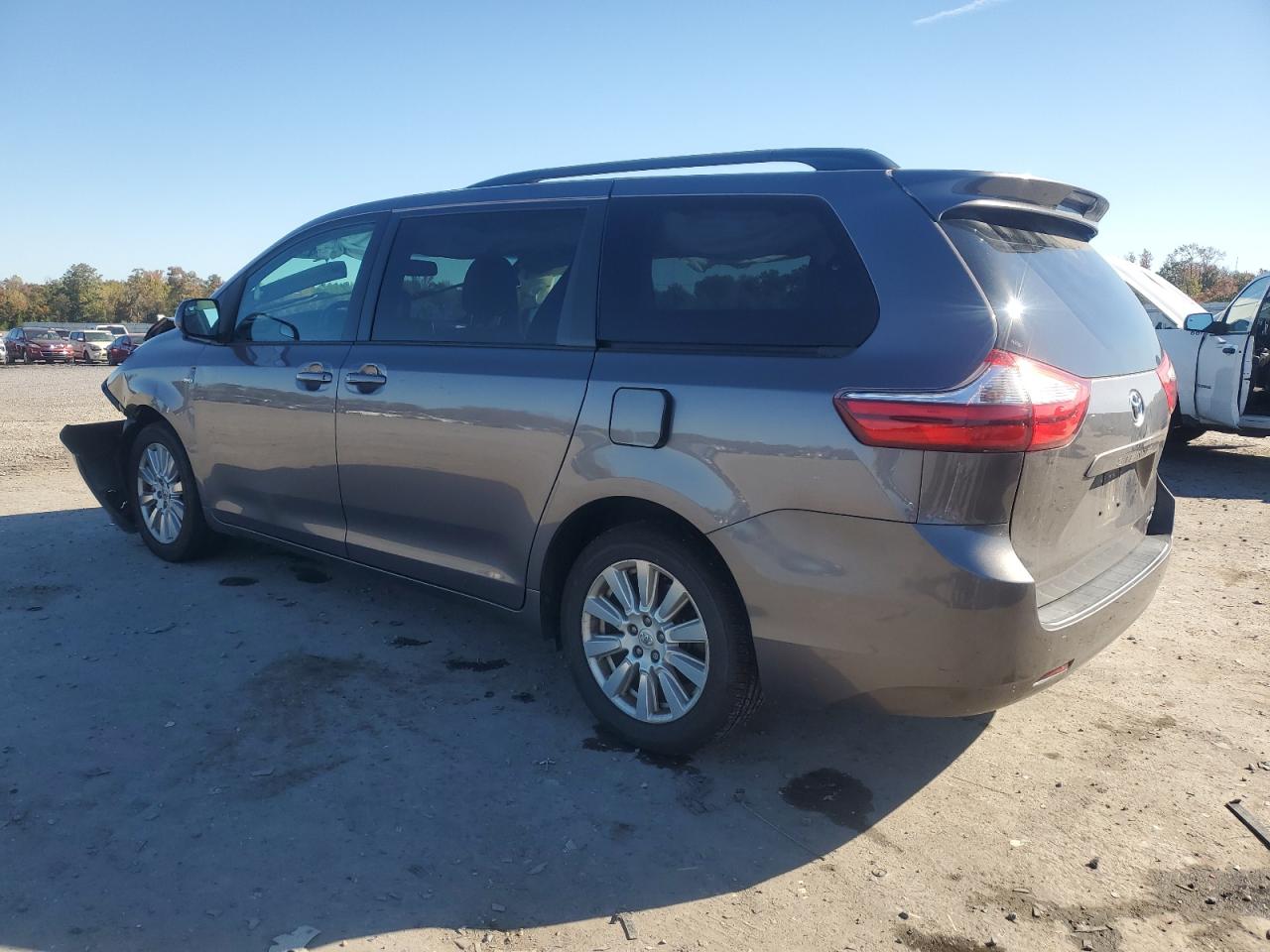 Lot #3308323190 2017 TOYOTA SIENNA LE