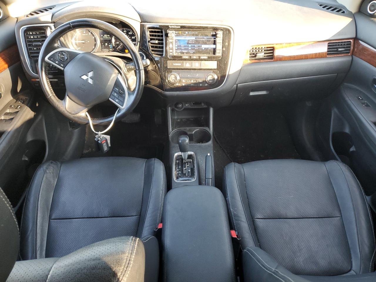 MITSUBISHI OUTLANDER SE