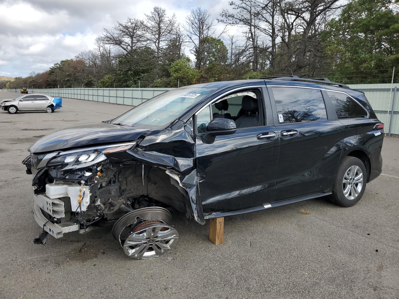 Lot #3302948617 2022 TOYOTA SIENNA XSE