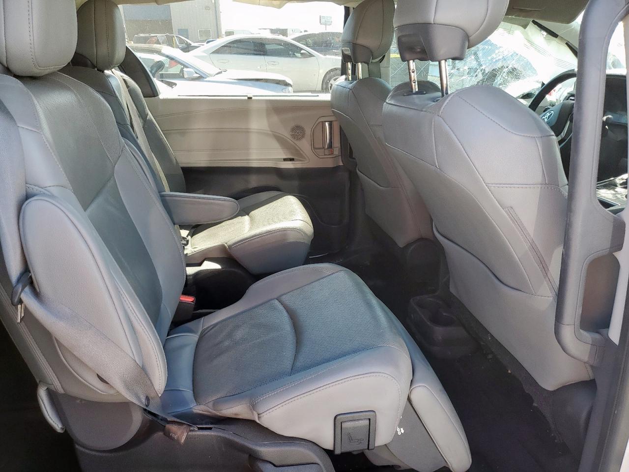 TOYOTA SIENNA LIMITED