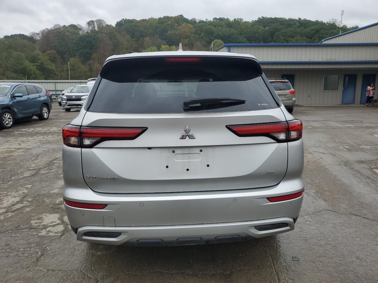 MITSUBISHI OUTLANDER SE