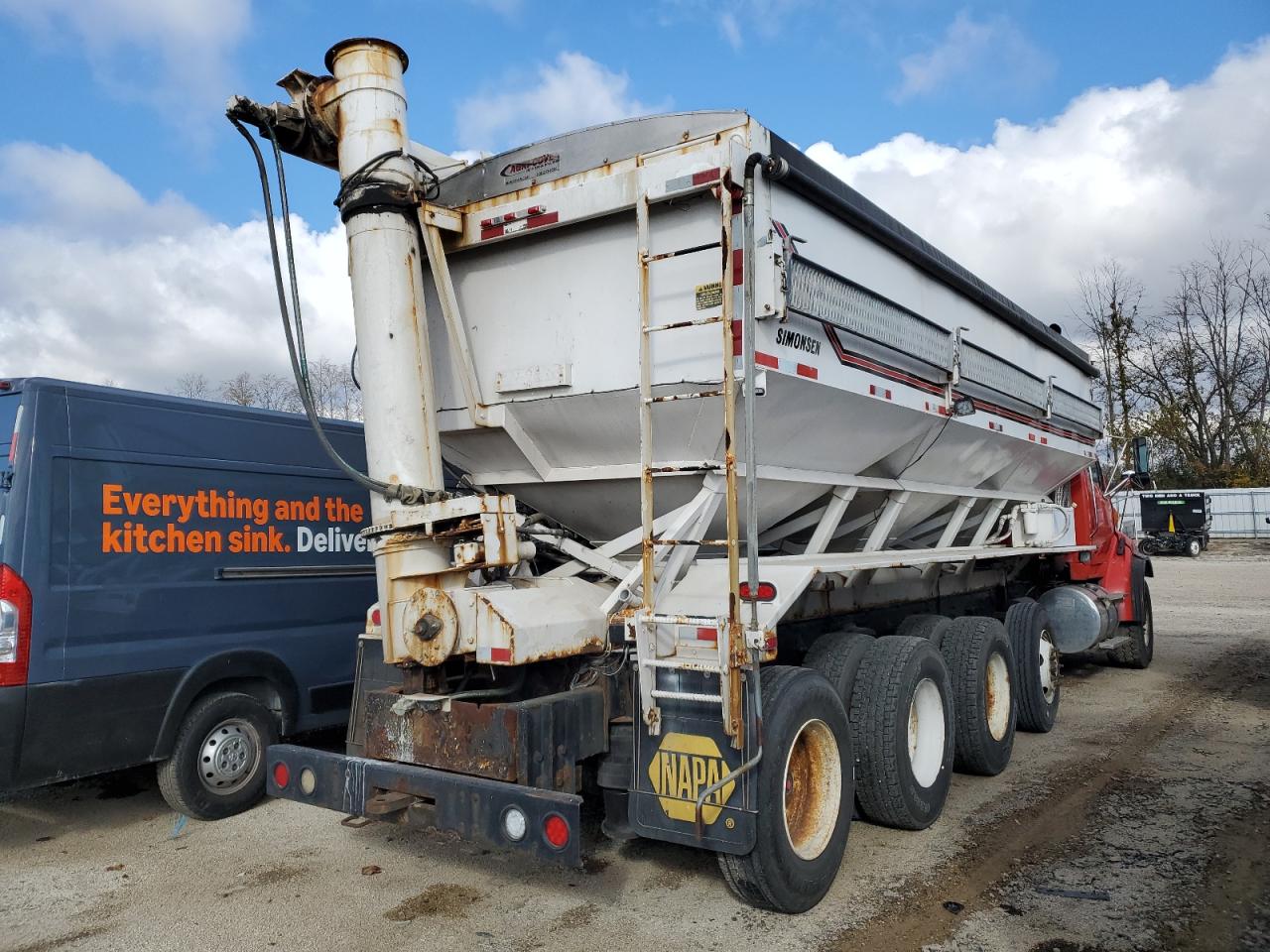 Lot #3316833661 2004 STERLING TRUCK L9500