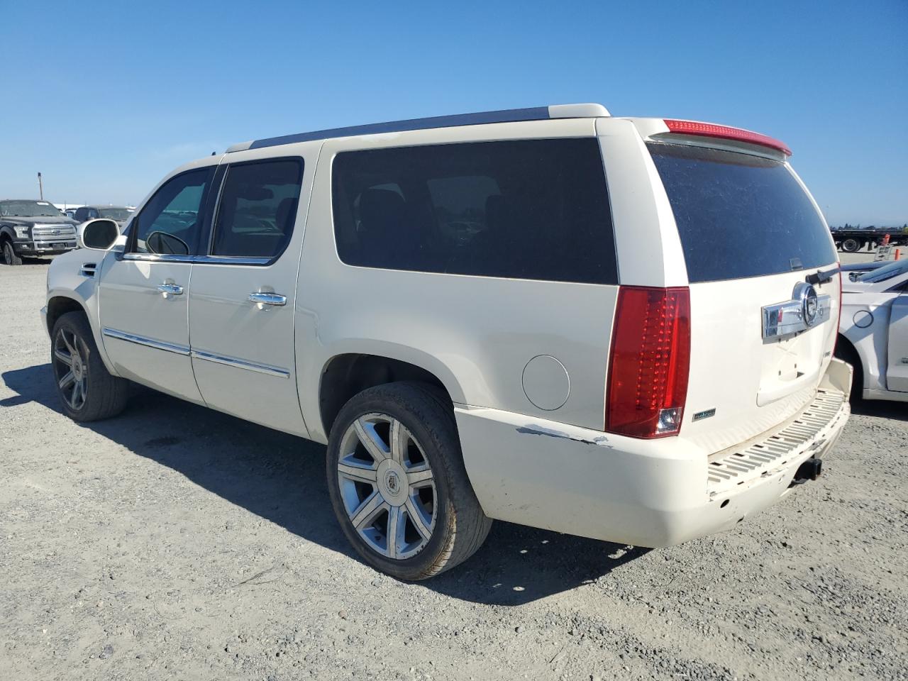CADILLAC ESCALADE ESV LUXURY