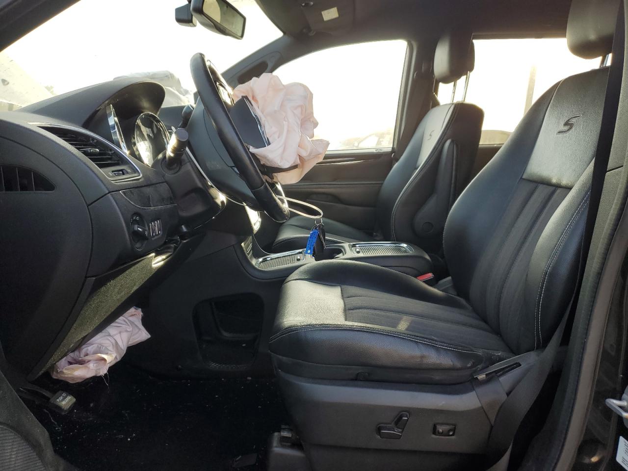 CHRYSLER TOWN & COUNTRY S