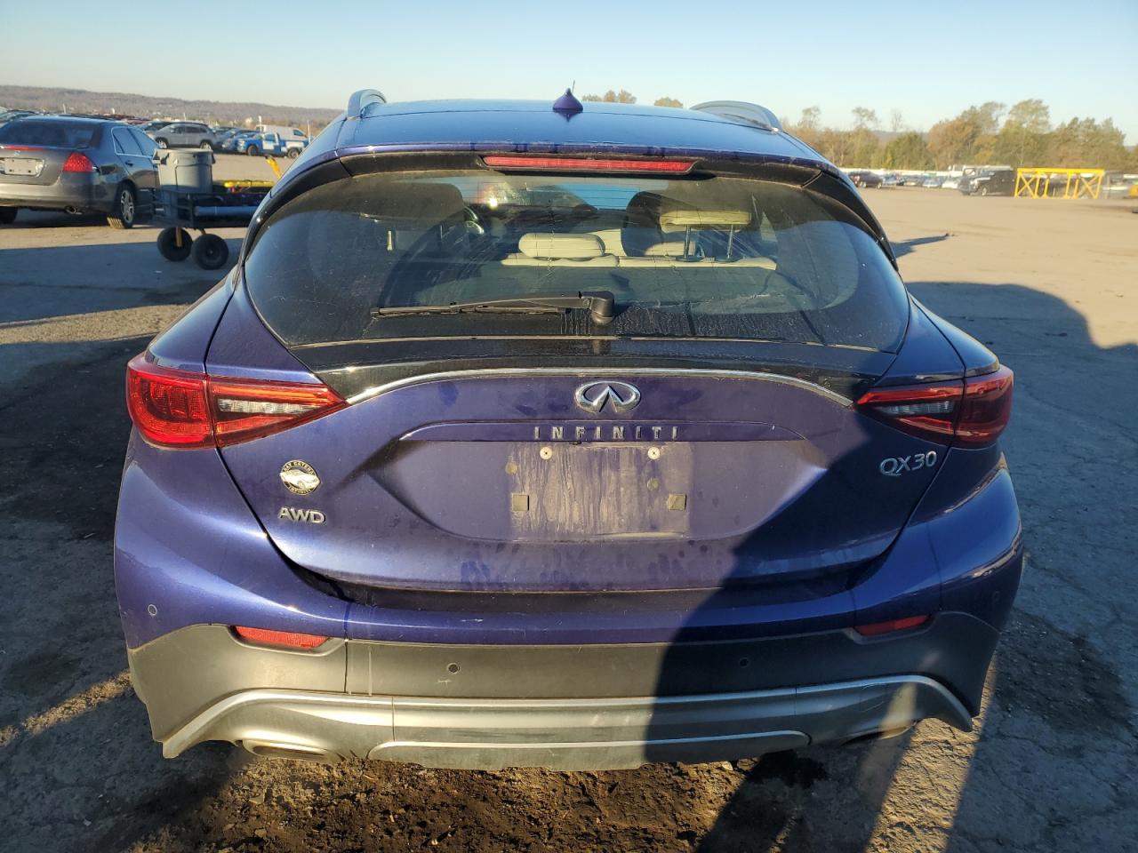 INFINITI QX30 BASE
