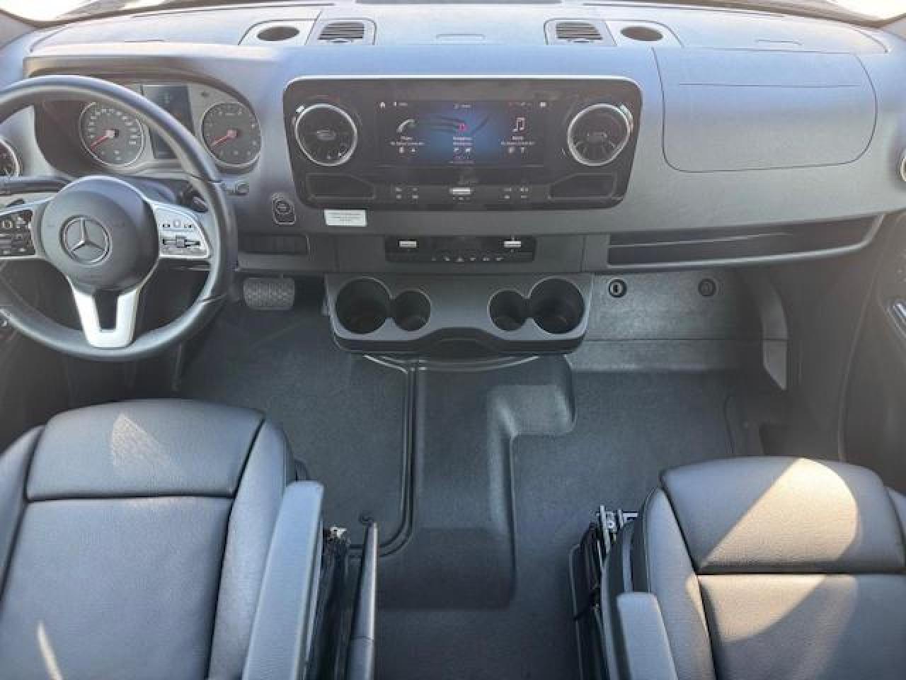 MERCEDES-BENZ SPRINTER 2500