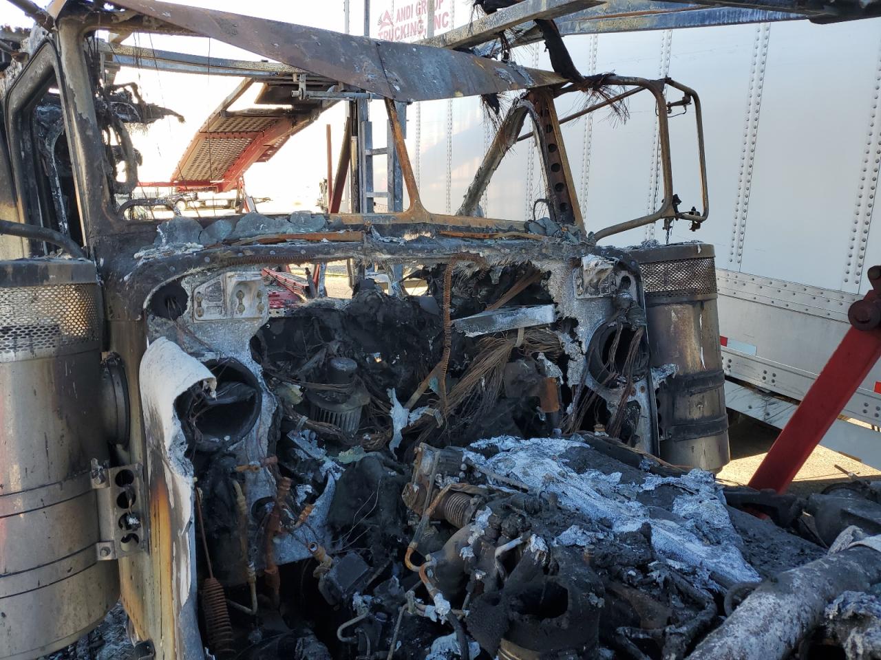 Lot #3290297242 2019 PETERBILT 389