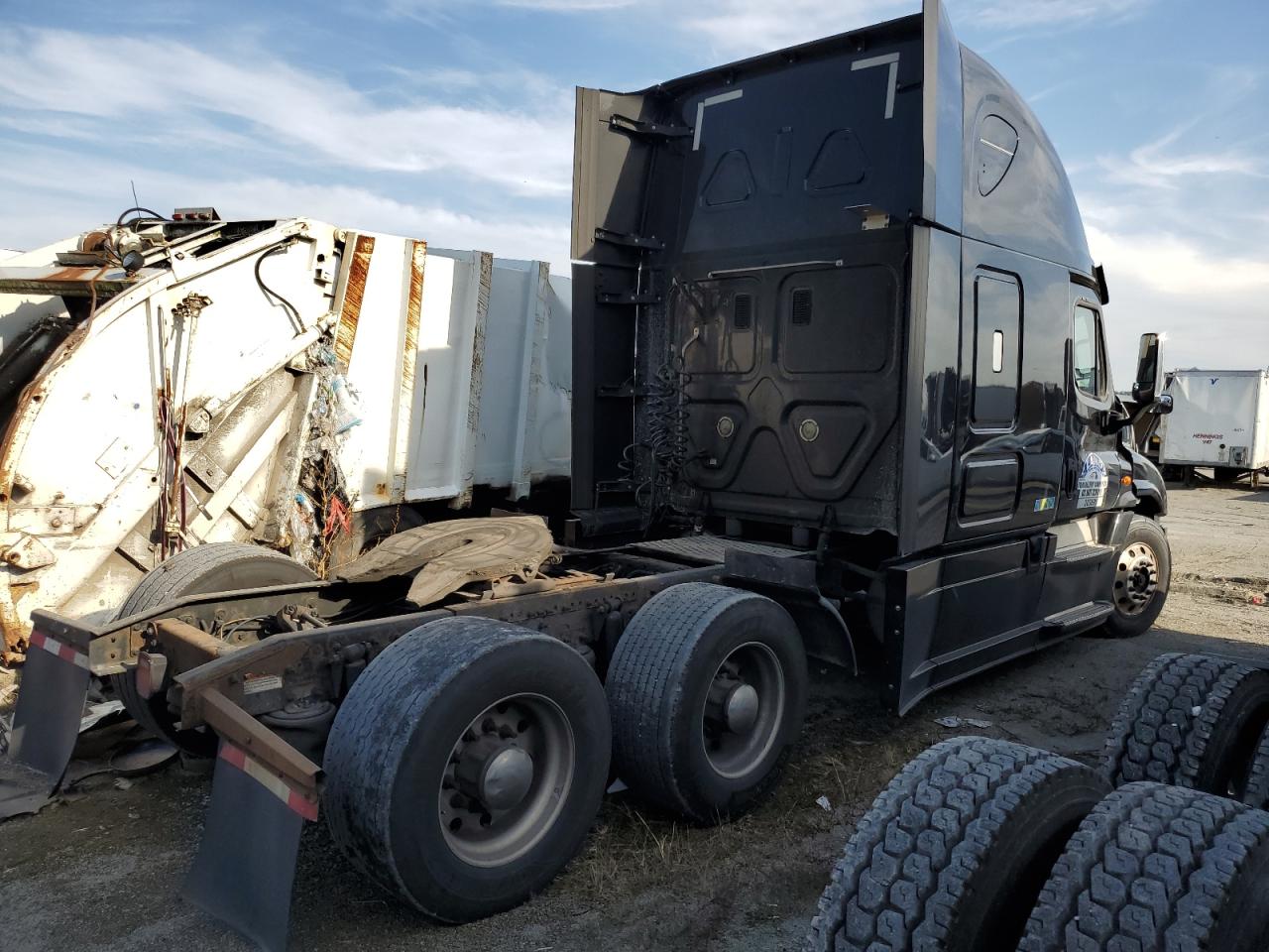 Lot #3256429341 2015 FREIGHTLINER CASCADIA 1