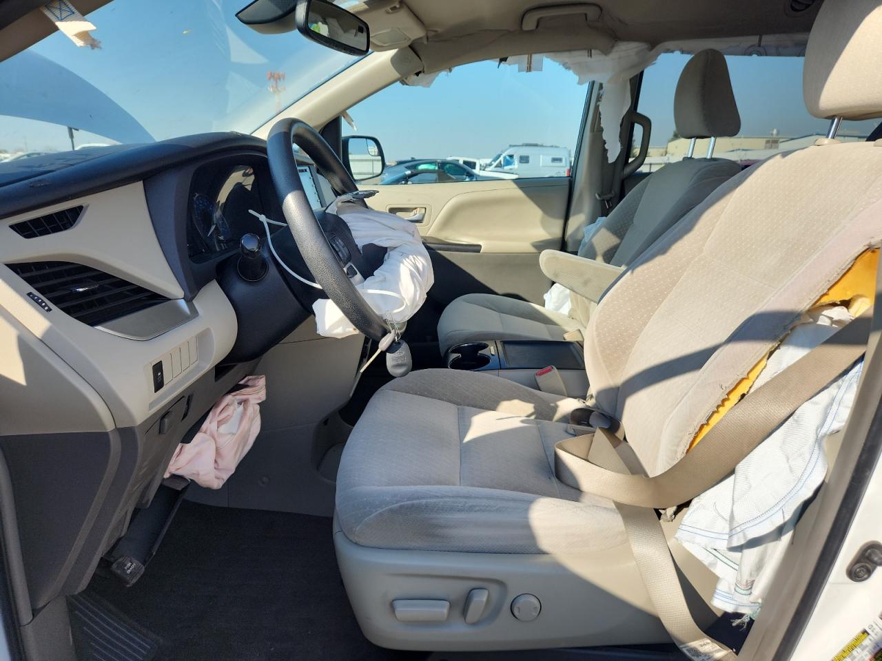 Lot #3304022596 2018 TOYOTA SIENNA LE