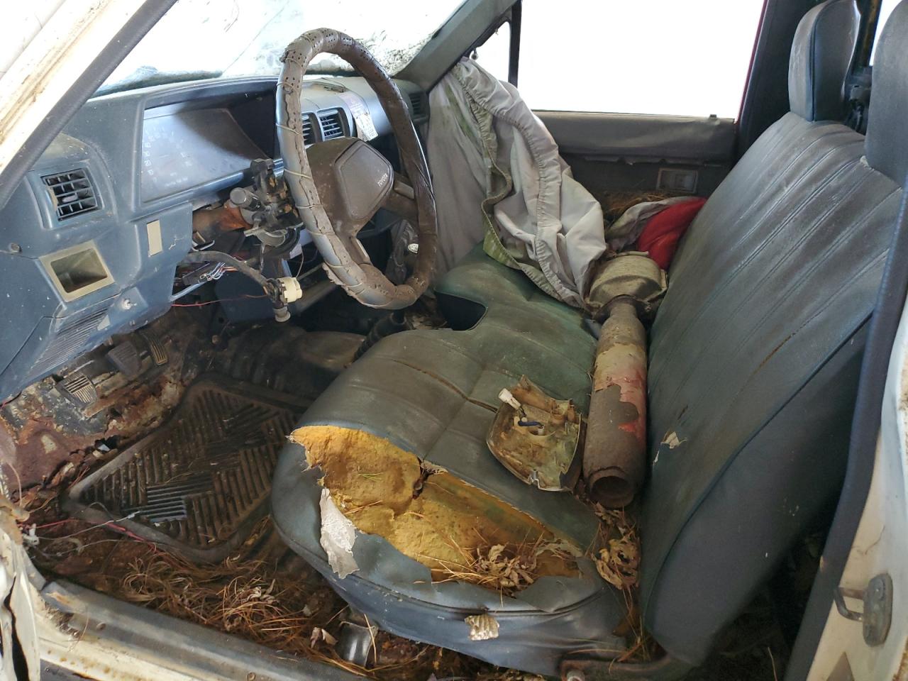 Lot #3269062071 1988 TOYOTA PICKUP 1/2