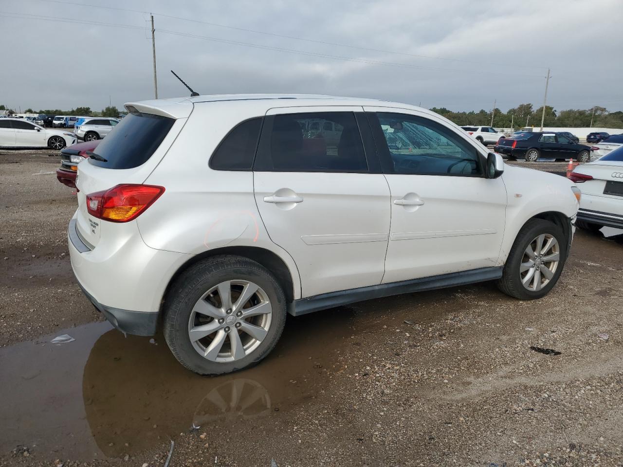 MITSUBISHI OUTLANDER ES