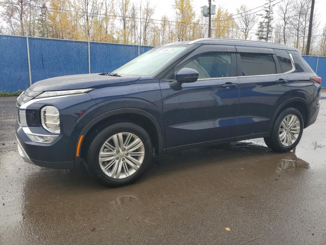 MITSUBISHI OUTLANDER SE